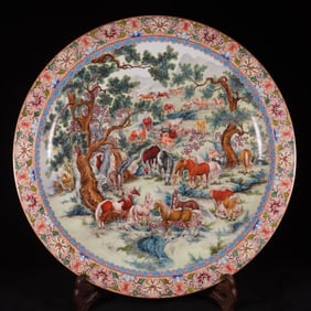 A Qing Dynasty Qianlong year-made enamel color hundred horse pattern folding waist plate