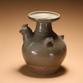 A piece of ancient porcelain Yue kiln celadon chicken head pot