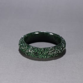 A Qing Dynasty jade carved bracelet with flowers
