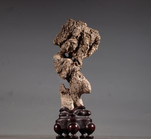 A Qing Dynasty Lingbi Shishanzi ornament