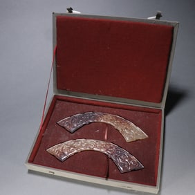 A pair of ancient jade dragon pattern Huang from Henkel