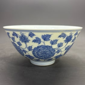 A Ming Chenghua blue and white lotus flower pattern bowl