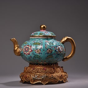 A Qing Dynasty hand-painted enamel gilt porcelain teapot