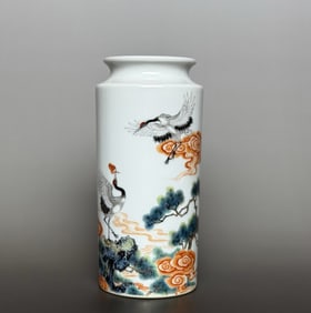 A straight bottle of the Qing Dynasty Yongzheng year made by pine crane prolonged poems