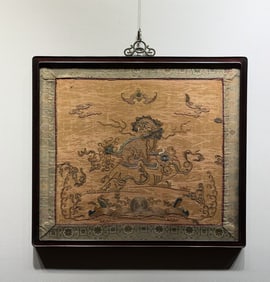 A gold embroidery "Lion Playing Ball" in the middle of the Qing Dynasty