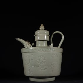A Tang Dynasty Five Dynasties Yue kiln secret color celadon high-relief lotus pattern set pot