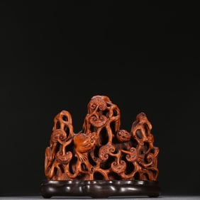 A Qing Dynasty boxwood dragon Ganoderma lucidum mountain ornament
