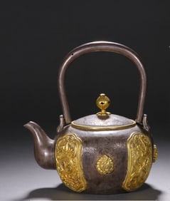 A silver gilt beam pot of the Qing Dynasty