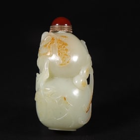 A Hetian jade gourd-shaped snuff bottle