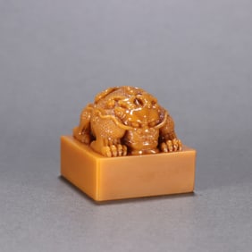 A Qing Dynasty Tian Huangshi Jiaolong button seal