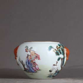 A Qing Dynasty Qianlong pastel blessing is washed in front of the eyes