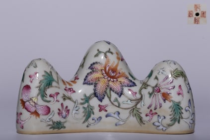 A Qing Dynasty "Qianlong Year" pastel entwined floral pattern pen holder