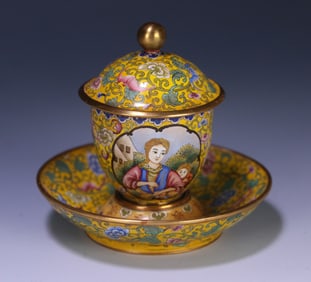 A piece of Qianlong year copper tire painting enamel entwined branches Fushou window Western figure