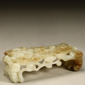 A Qing Dynasty Hetian jade flower and bird pattern ink bed