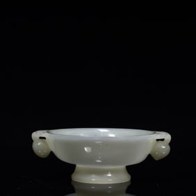 A Hetian jade teacup