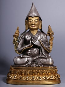 A seated statue of Master Tsongkhapa in the Qing Dynasty with copper gilt and silver