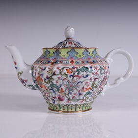 A Qing Dynasty pastel entwined lotus pattern pot