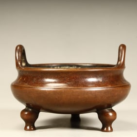 A Qing Dynasty boutique three-legged incense burner