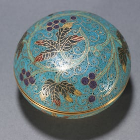 A Qing Dynasty copper gilt cloisonné grape-patterned lid box