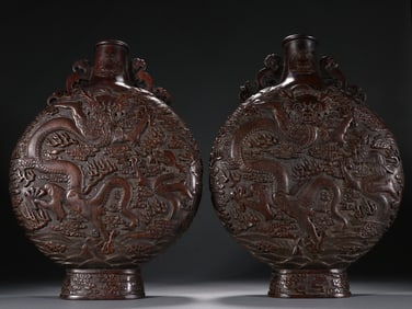 A pair of Qing Dynasty agarwood dragon pattern appreciation bottles