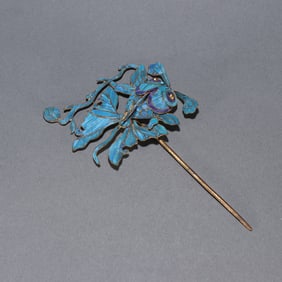 A Qing Dynasty silver-gilt emerald goldfish pattern hairpin