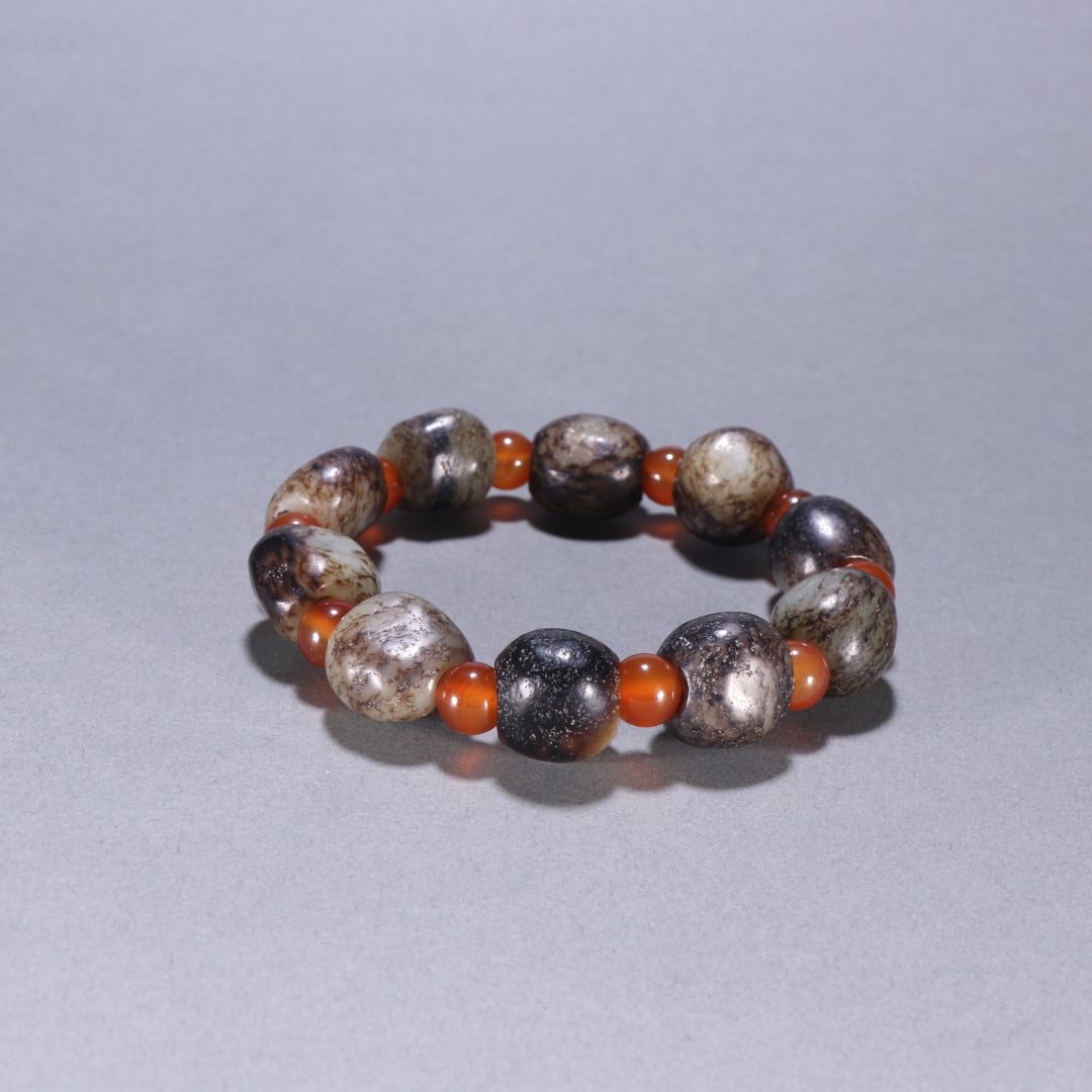 A Hetian jade bracelet (1 of 9)