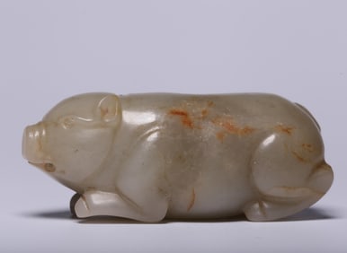 A jade pig made of blue and white seed material before the Ming Dynasty