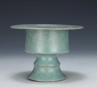 A piece of Song Ru kiln sky blue glaze furnace