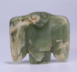 A piece of Hongshan cultural jade eagle