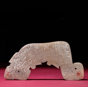 A piece of Han Dynasty, Shang and Zhou period, the white jade is full of gray skin, and the tiger
