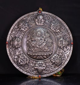 A piece of Tiantie hand-engraved and beating the Tang Dynasty card of the King of Treasures