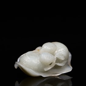 A piece of Hetian jade ornament to live and work in peace and contentment
