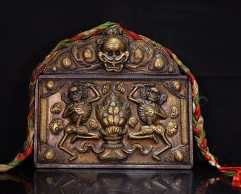 An old copper hand-beaten and engraved corpse Tuolin Tang Dai card