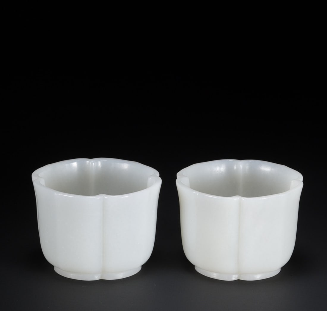 A pair of Hetian jade flower cups (1 of 11)