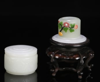 A set of Qing Dynasty Hetian jade "melon butterfly mianmian" finger box with a set of treasure