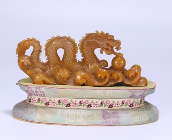 A Shoushan field yellow stone ornament