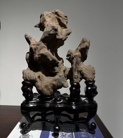 A Qing Dynasty Lingbi stone study ornament