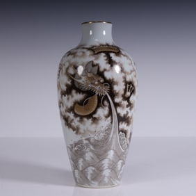 A Guanyin vase made in the Qianlong period of the Qing Dynasty