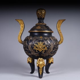 A Qing Dynasty three elephant feet to the crown ear smoker