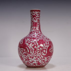 A Qing Dynasty carmine red dragon pattern heavenly ball bottle