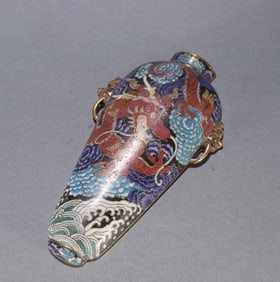 A Qing Dynasty copper tire cloisonné painting enamel seawater cloud dragon pattern jade bottle
