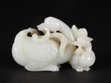 A Hetian jade mother goose ornament
