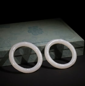 A piece of Qing Dynasty bamboo white jade bracelet (a pair)