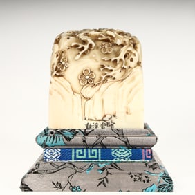 A Qing Dynasty Shoushan stone plum blossom pattern seal