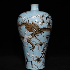 A Guangxu blue background ink color with a flower dragon pattern plum bottle
