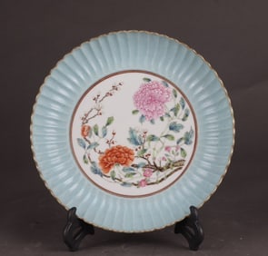 A Qing Dynasty Yongzheng pastel flower sunflower mouth plate