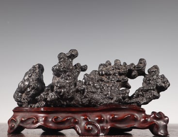 A Qing Dynasty study elegant instrument spirit wall pearl stone mountain ornament