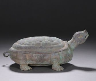 A Han Dynasty bronze turtle-shaped lid box