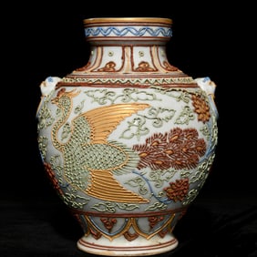 A Yuan Li powder flower bird pattern animal head jar