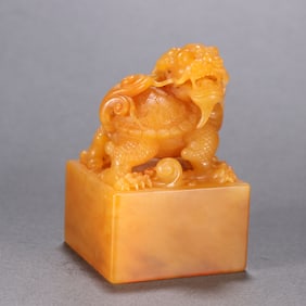 A Qing Dynasty Tian Huang Shilong turtle button seal